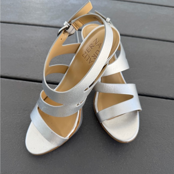 Naturalizer Shoes - Naturalizer Heels Dee Silver Metallic Strappy Size 7W Wide Slingback